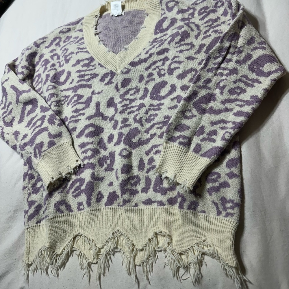 Main Strip Purple and Cream V-Neck Sweater with Fringe